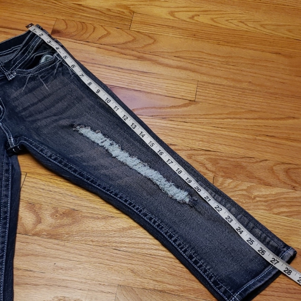 Distressed jean capri - Picture 6 of 8